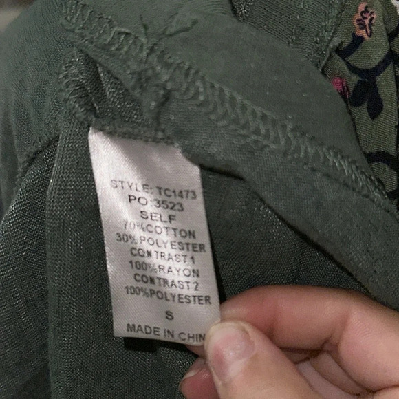 oversized GiGio Green Blouse With Floral 3/4 Sleeves size small - Picture 7 of 7